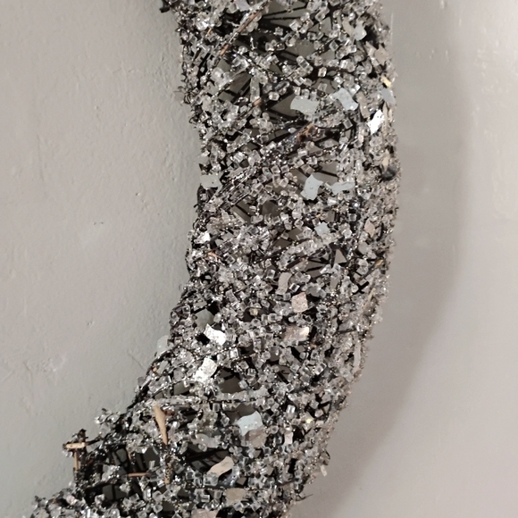 Pier One Silver Ice Woven Holiday Wreath 22" fine detailed ice crystals - Picture 3 of 12
